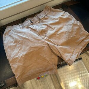 Lightly worn chubbies khaki 7” inseam medium